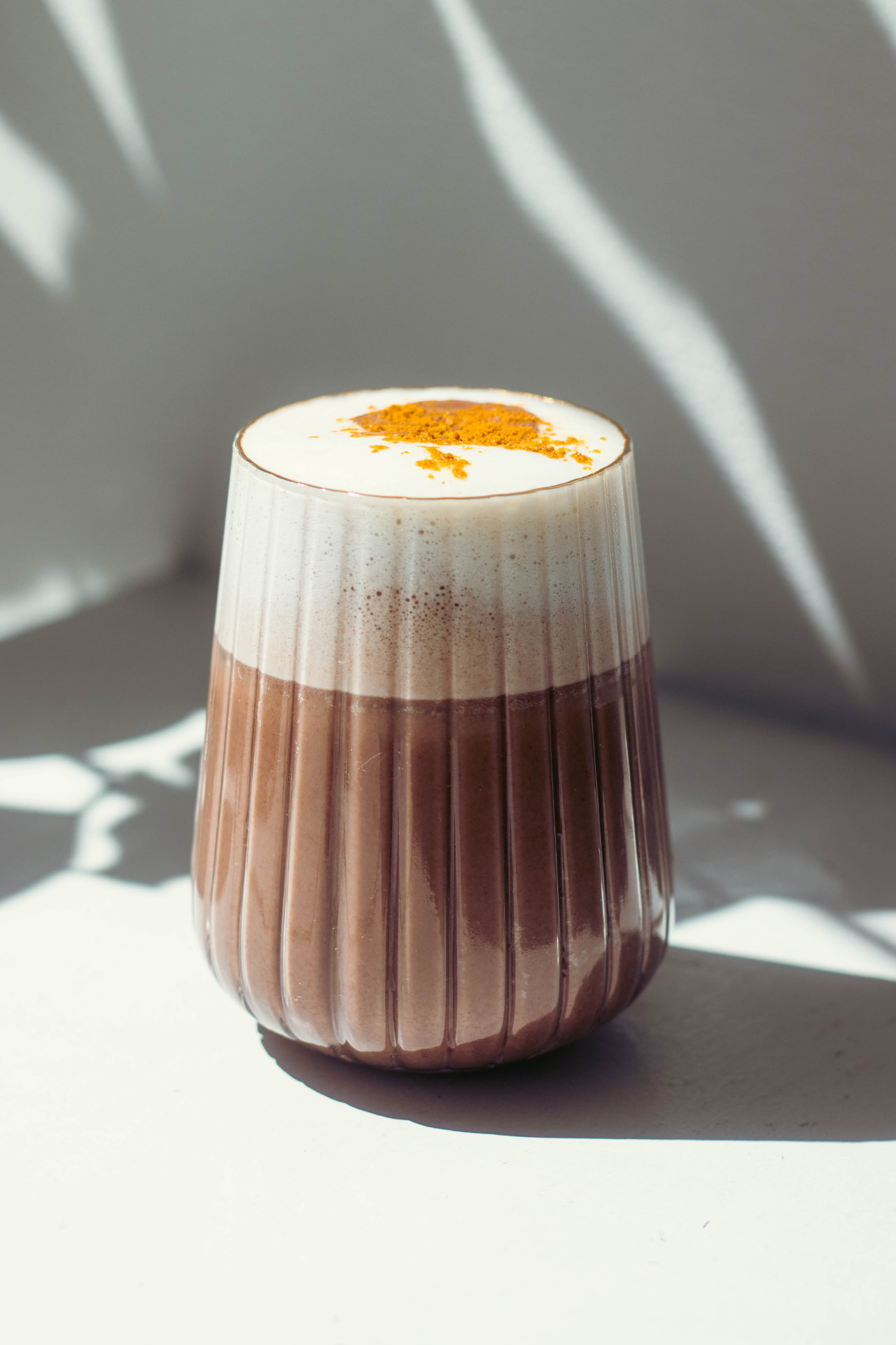 Boost Me — Cacao, MCT olej, cordyceps, ashwagandha, maca, muira puama, kolagen, inulin, celozrnná skořice, prášek z vanilky, himalájská sůl